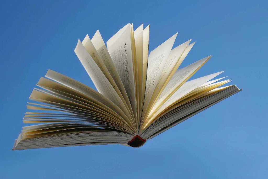 Kinder spielen mit den Eltern.